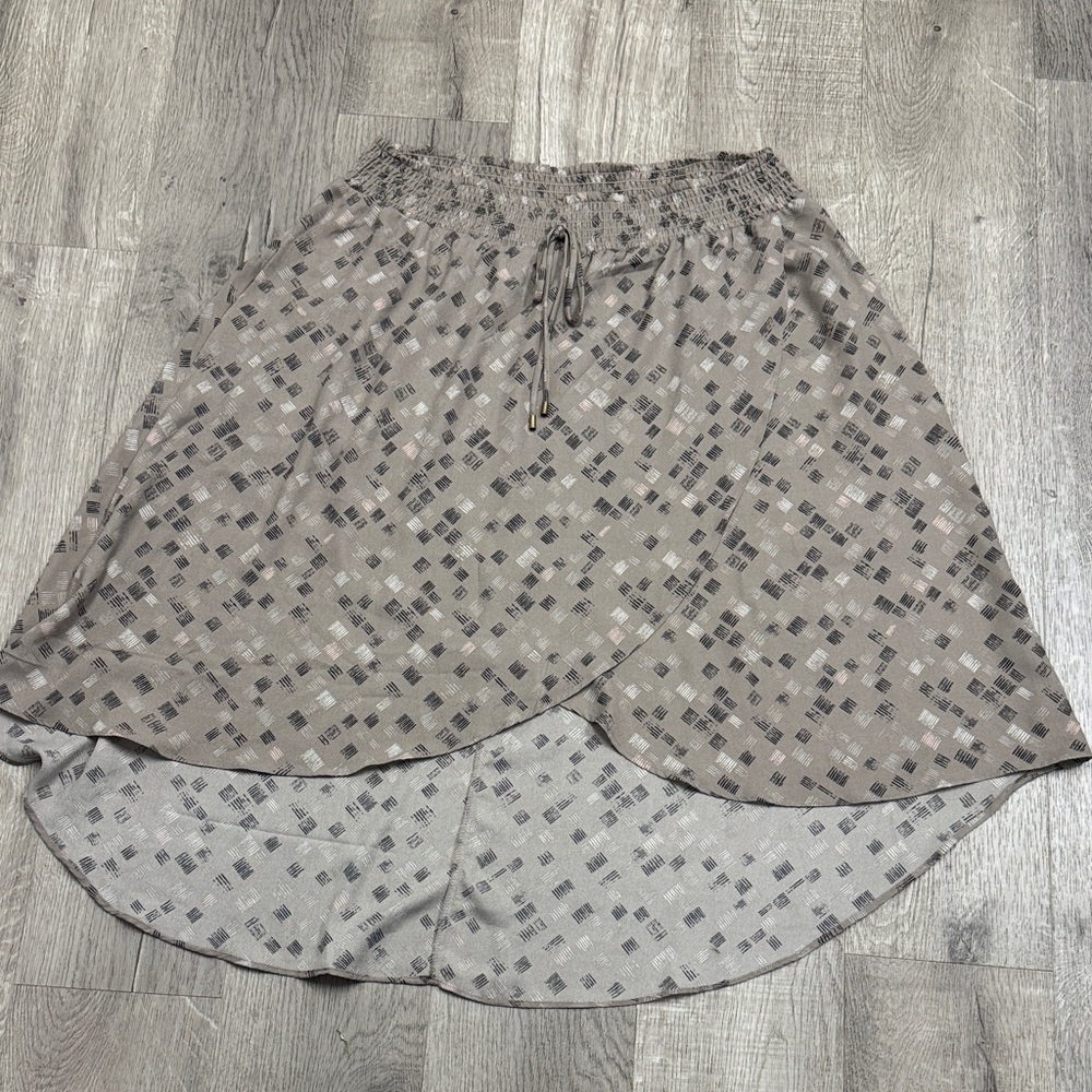 Chic High-Low Patterned Skirt